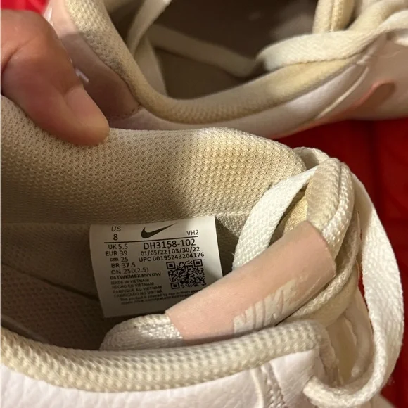 Nike White and Pink Sneakers - Picture 5 of 6